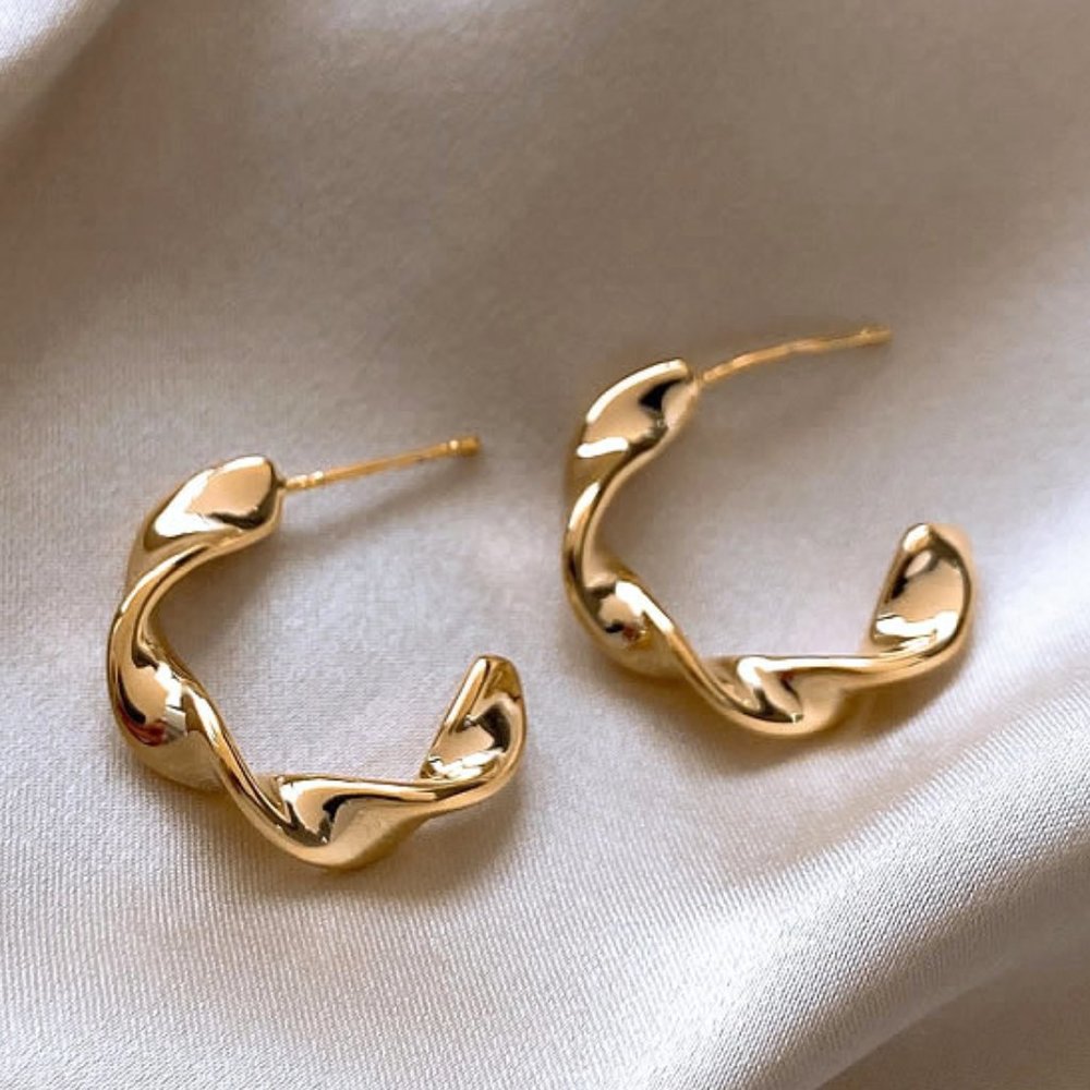 GOLICC  Gold Wave Pattern Earrings